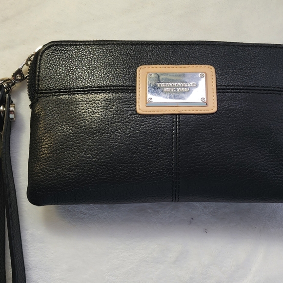 Tignanello Black and Tan Pebbled Leather Wristlet EUC - Picture 7 of 17